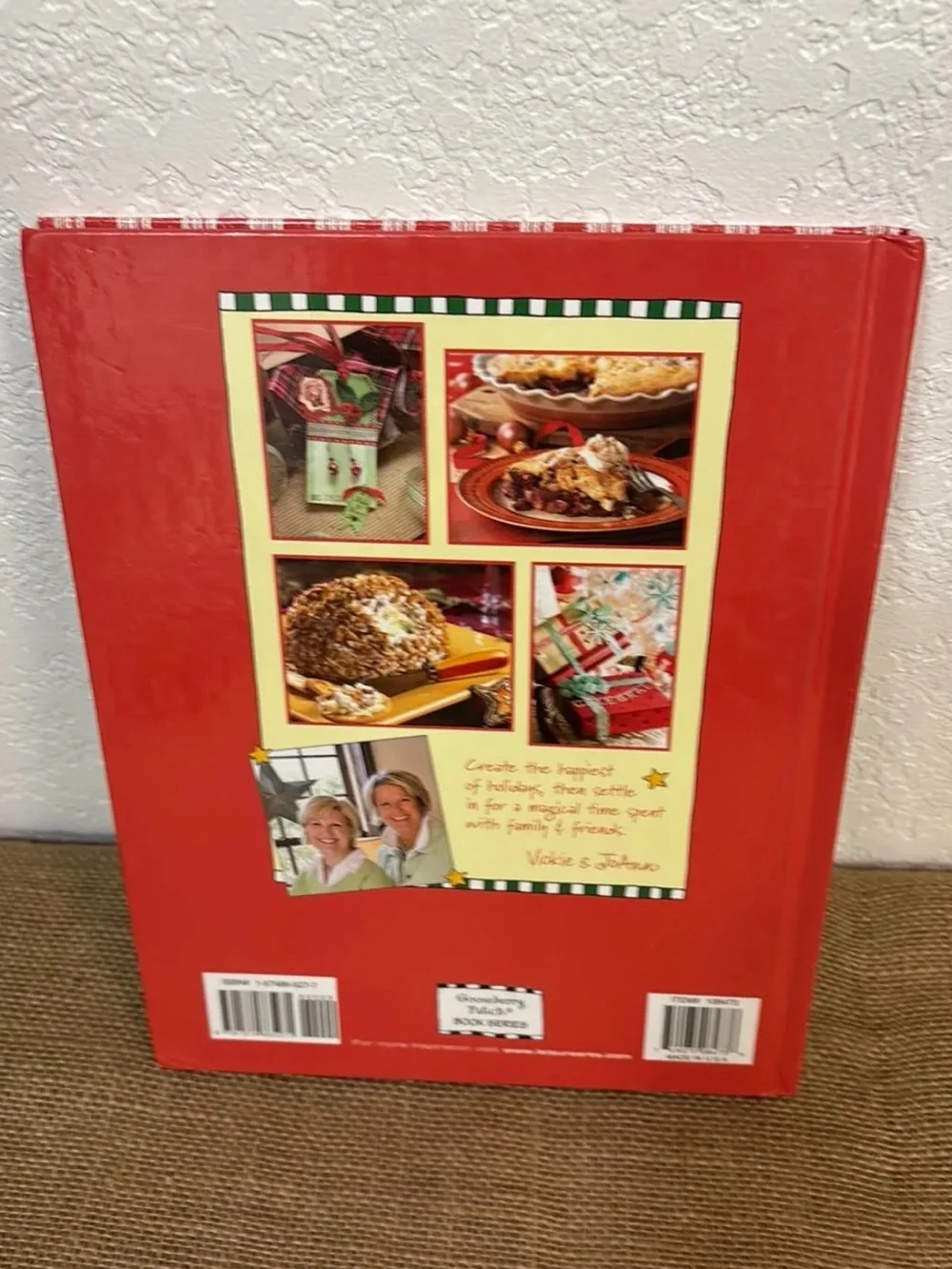 Gooseberry Patch Christmas Book, Recipes, Crafts & Decorating, Book 8, 2006 EUC